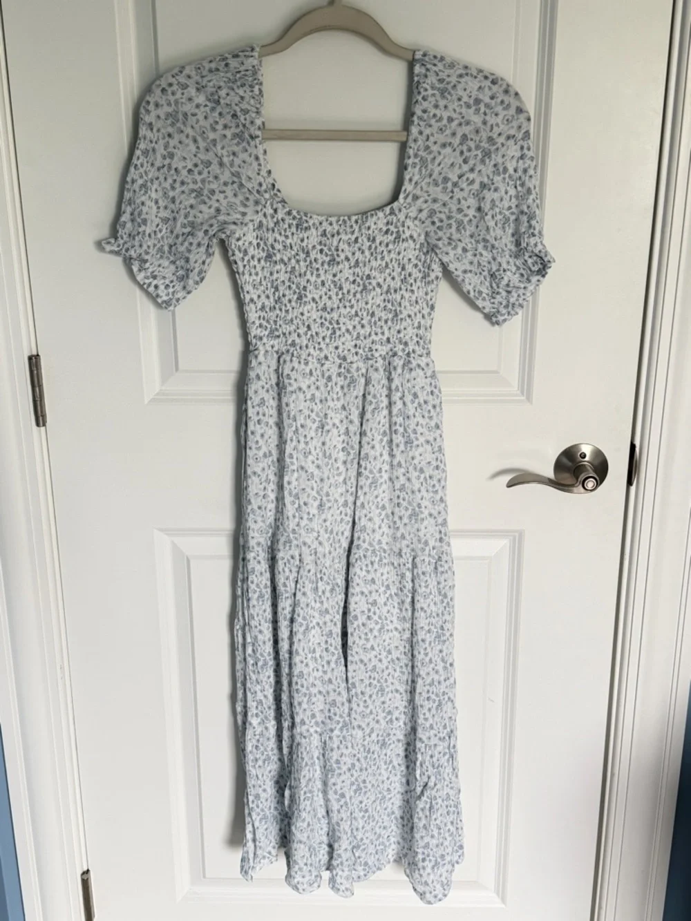 Abercrombie & Fitch Light Blue Floral Smocked Maxi Dress Size Small 54927